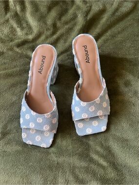Abound Light Blue Daisy Embroidered Slide Mules